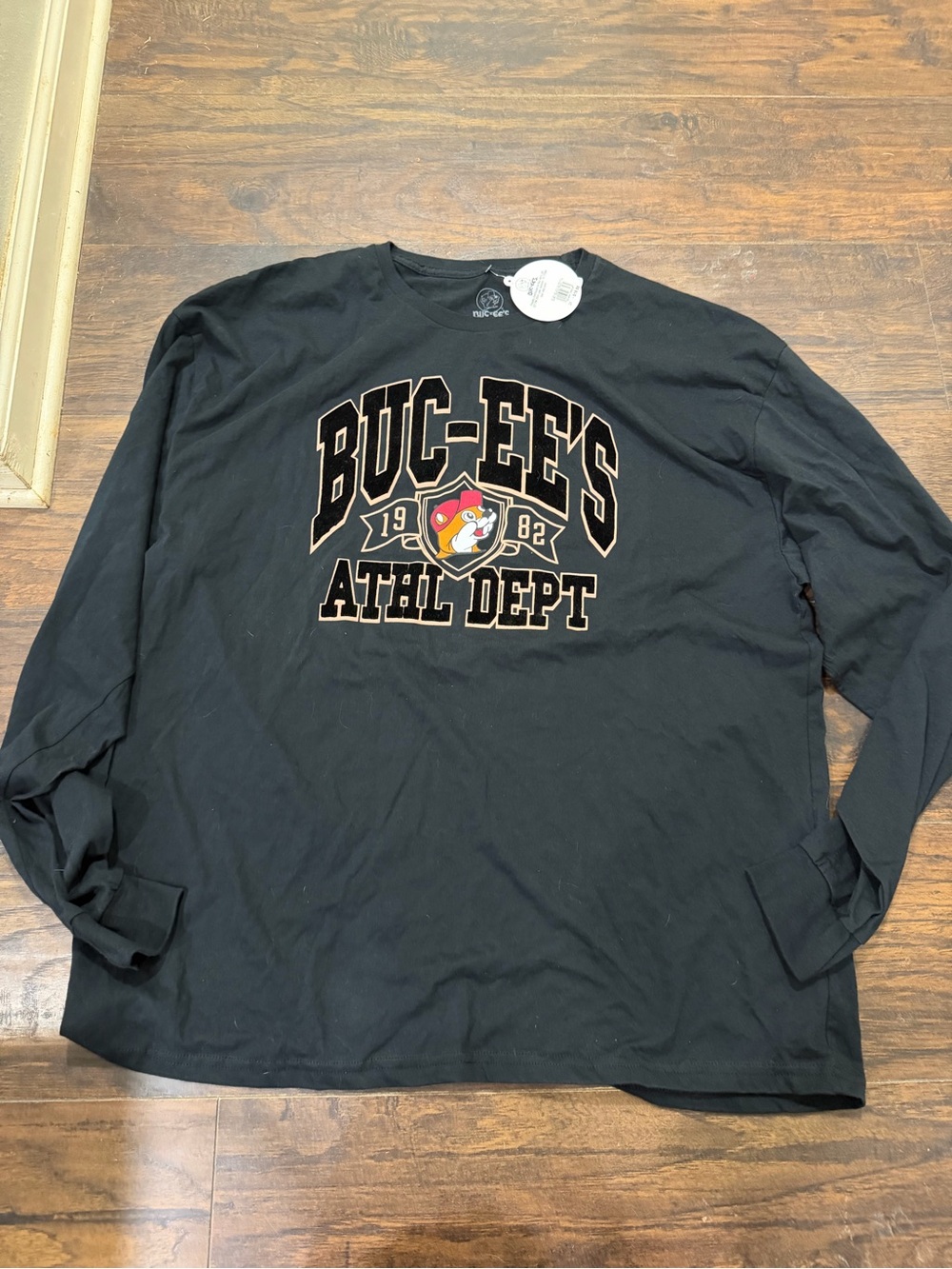 NWT Buc-ee’s Black Felt Letter Athletic Dept Graphic Long Sleeve Tee 2XL